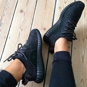 Womens black tennis shoes new In Box